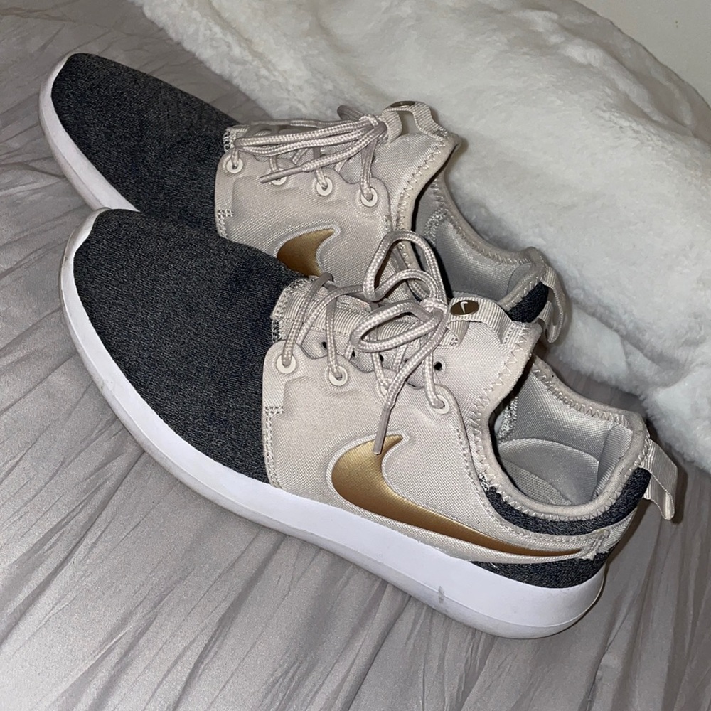 Nike tennis shoes